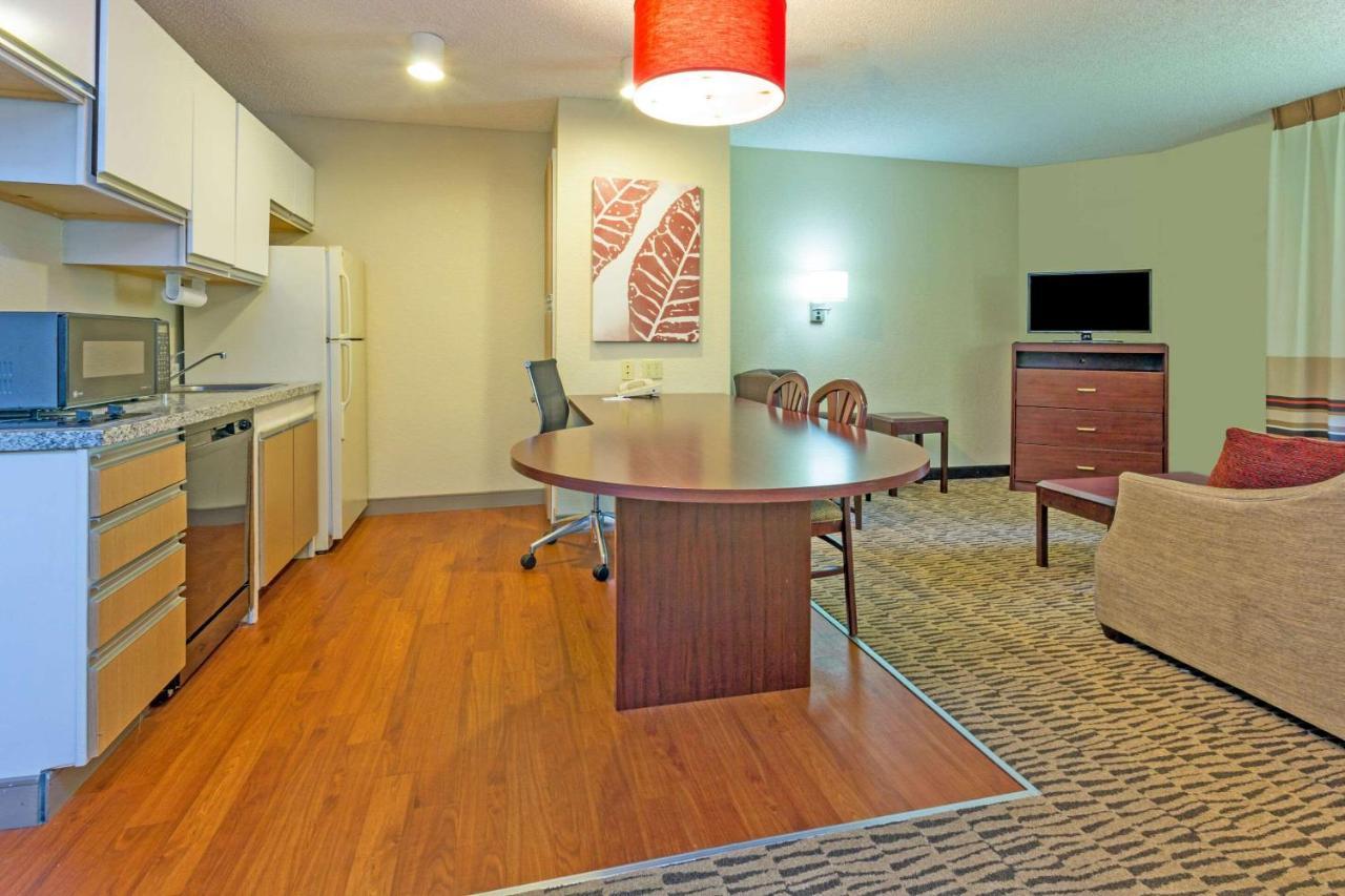 Mainstay Suites Charlotte - Executive Park Exterior photo