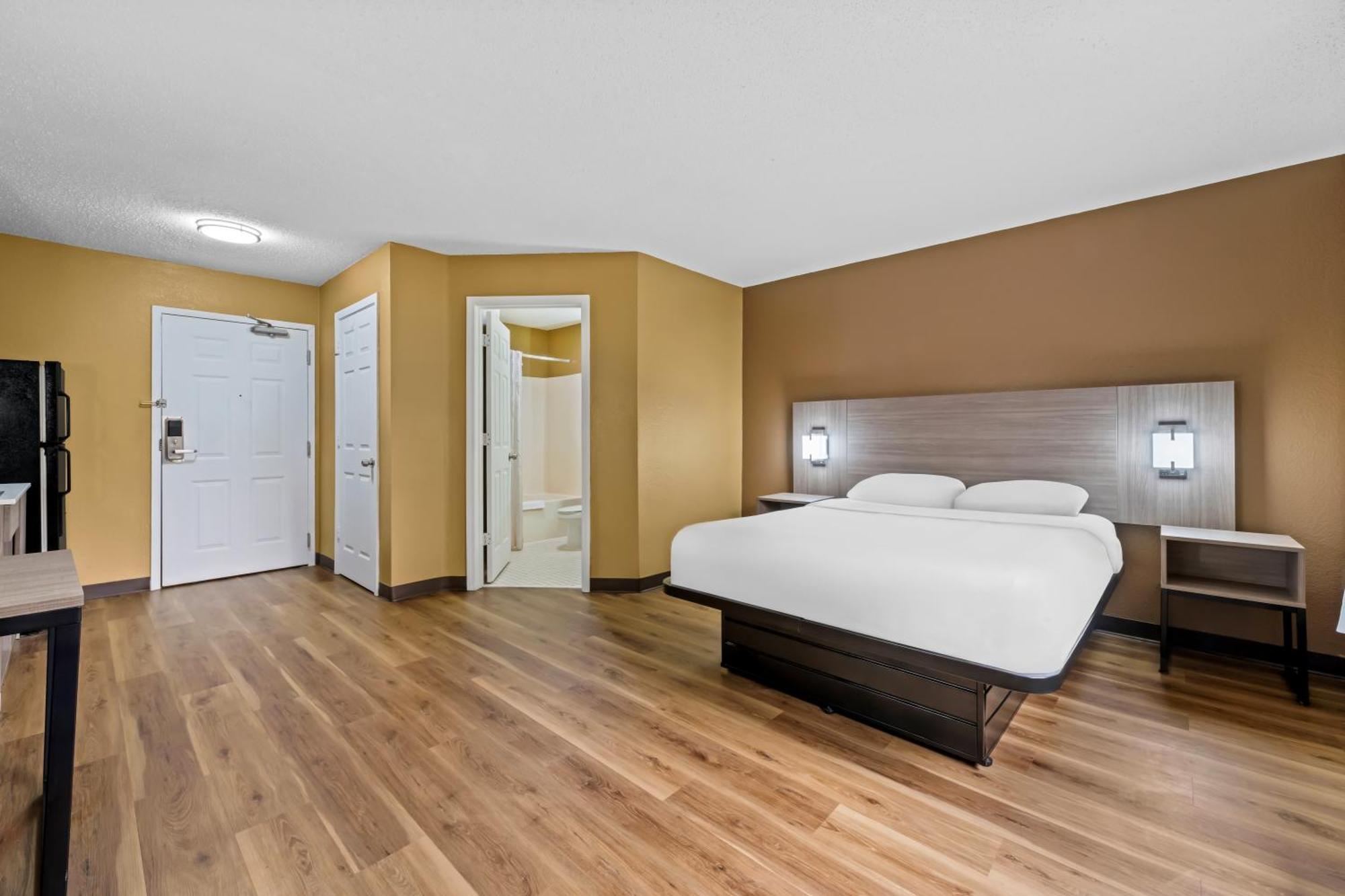 Mainstay Suites Charlotte - Executive Park Exterior photo