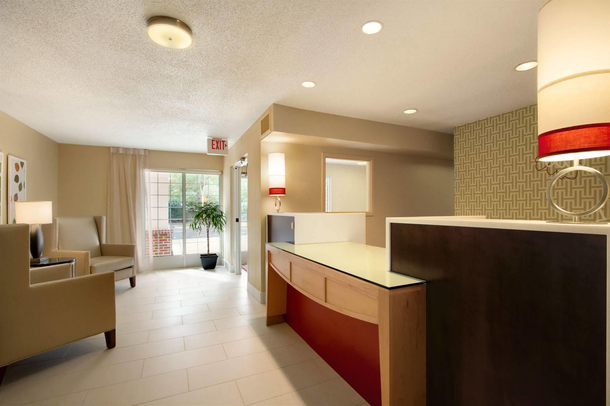 Mainstay Suites Charlotte - Executive Park Exterior photo